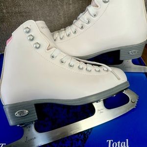 Girls Size 1 Ridell Ice Skates